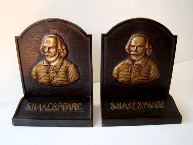 A fine pair of antique cast iron bookends featuring a bust of William Shakespeare made by Bradley & Hubbard circa 1920. — image 2